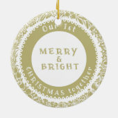白の私たちの最初のクリスマス一緒に金ゴールドリース- セラミックオーナメント (裏面)