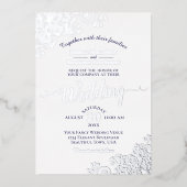 白の結婚式のエレガントなシルバーレースとネイビーブルー 箔招待状 (正面)