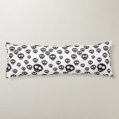 白の黒いスカルを搭載するパターン ボディピロー (裏面)