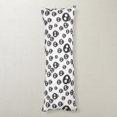 白の黒いスカルを搭載するパターン ボディピロー (裏面 (縦))