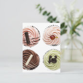 白の4つのコップのケーキの頭上式の眺め ポストカード (スタンド正面)