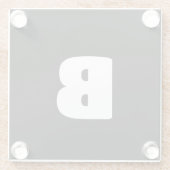 白はっきりしたイニシャルオン黒 ガラスコースター (裏面)