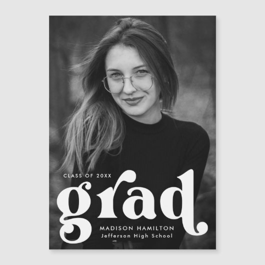 白はっきりしたタイポグラフィ写真卒業 マグネット招待状 (正面)