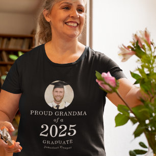 白はっきりした文字写真おばあちゃん2025年誇りを持った卒業 Tシャツ
