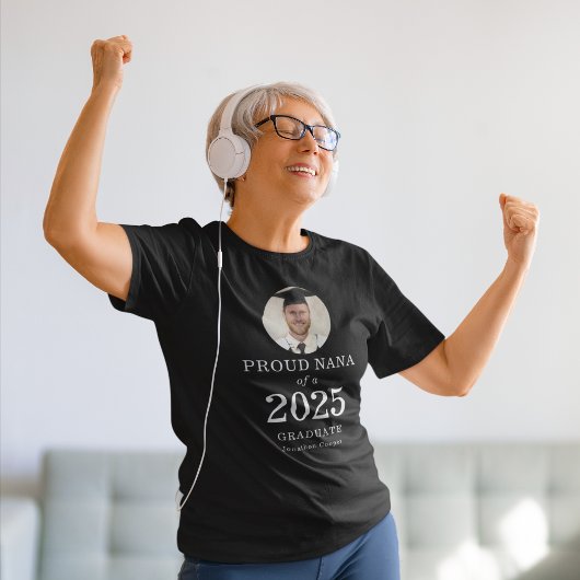 白はっきりした文字写誇りを持った真奈2025年卒業 Tシャツ