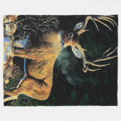 白はシカ、木びき台、雄鹿、大きい(雄ジカの)枝角または棚の後につきました フリースブランケット (正面(横))