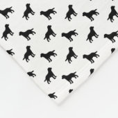 白または色の黒いラブラドール犬のシルエット フリースブランケット (角)