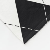 白アーガイルと黒で継ぎ目のない模様。ジオメ フリースブランケット (角)