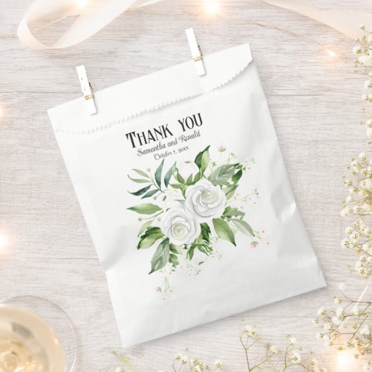 白エレガントいバラと赤ん坊の息結婚の フェイバーバッグ (クリップ留めされた状態)