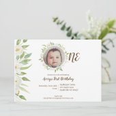 白エレガントと緑のフローラベビーの誕生日 招待状 (スタンド正面)