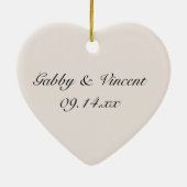 白エレガントデイジーだ婚約した セラミックオーナメント (裏面)