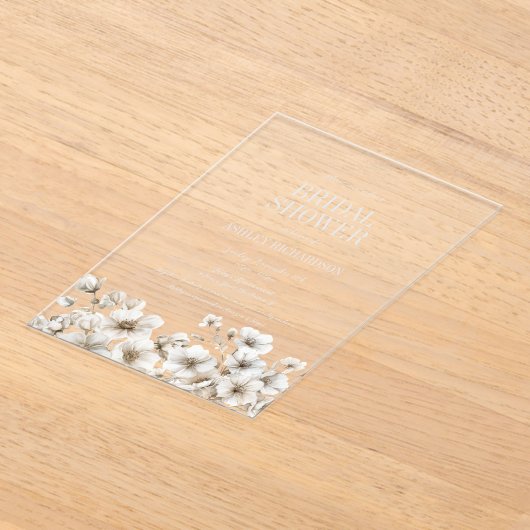 白エレガントフローラブライダルシャワー アクリル招待状 (レイダウン)