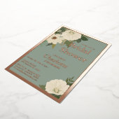 白エレガントフローラ開花ブライダルシャワーセージと 箔招待状 (回転した状態)