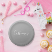 白エレガントモダン文字のグレー書グラデーション ペーパープレート (パーティー)