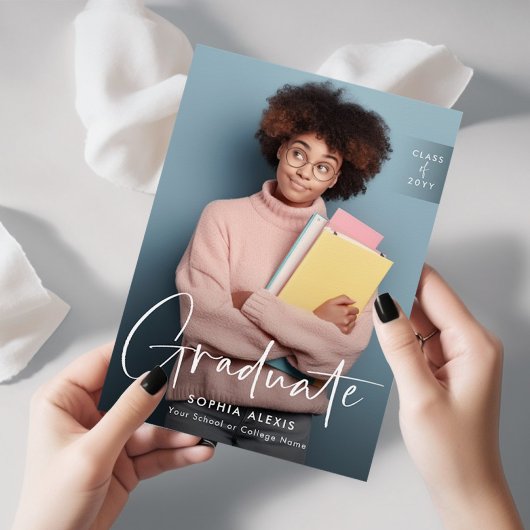 白エレガント文字オーバーレイ2枚の写真卒業 案内状