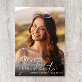 白エレガント文字フォトオーバーレイ卒業 案内状