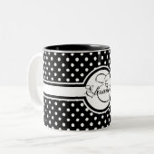 白エレガント水玉模様オンブラックモノグラム ツートーンマグカップ (正面左)
