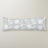 白エレガント灰色フローラダマスク ボディピロー (正面)