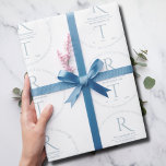 白エレガント灰色モノグラム結婚の包装紙 ラッピングペーパー<br><div class="desc">Script Photo Monogramのエレガントソフトブルー結婚グレーとホワイトのスイートをご紹介。各ピースは、まとまった外観を作り出すために考えエレガント深く設計さ感じれている。このコレクション結婚には救、最新のポストカード、招待状、RSVPカード、ギフトラップボックスやオペ箱など、の必需品がすべて含まれ、モノグラムと白黒またはカラーの写真とエレガントも、あなたのスイートの各要素が含まれる。カスタマイズのサポートおよび問い合わせについては、remidevandesigns@gmail.comにメールでお問い合わせください。完璧救済な日を作ろう。レマイドバン©</div>