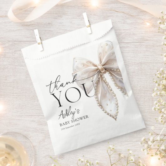 白エレガント真珠弓ベイビーシャワーありがとう フェイバーバッグ (クリップ留めされた状態)