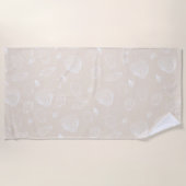 白エレガント貝類ベージュパターン ビーチタオル (正面)