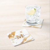 白エレガント金ゴールド大理石ハンドレターモノグラム スクエアペーパーコースター (インサイチュ)