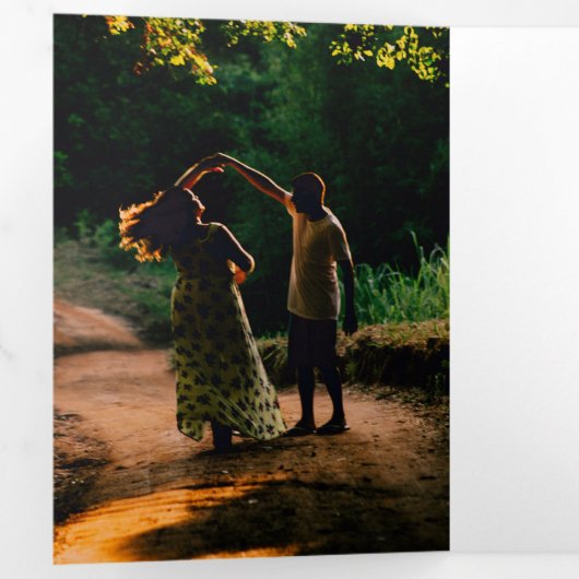 白エレガント黒結婚の写真 三つ折り招待状 (内部最初)