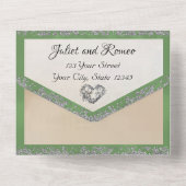 白エレガント、セージ緑のリボン、輝きとハート オールインワン招待状 (裏面)