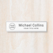 白カスタム色または色の名前とタイトル サインプレート (正面)