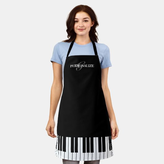 白カスタム黒ピアノ鍵料理台所 エプロン (着用した状態)