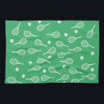 白カッコいいレトロテニスラックスタンプパターングリーン キッチンタオル<br><div class="desc">白と緑のテニスラケットのパターン | Summer Tennis Courtテニス選手のためのギフト、緑の背景に白ラケットテニスの試合。テニスパーソナライズされた選手のためのギフト。トレンディーテニス選手ホームデッキ。トレンディーモダンテニス選手のギフト。スクールテニスカッコいいコーチやスクールテニスのチームにレトロなギフトを！男の子、男性、男のテニス選手の誕生日パーティーのギフトラップラッピング紙。テニス選手の男性クラシックラケットパターン。彼にとってテニスの贈り物。テニスボーイ男性チームのギフトアイディア。</div>