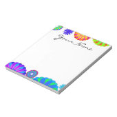 白カラフル地のレトロの花模様 ノートパッド (回転)