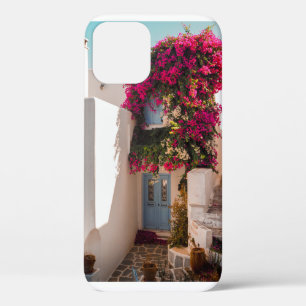 白コンクリート壁上のピンク・グリーン植物 iPhone 12ケース