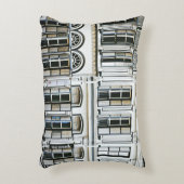 白コンクリート建物昼間時 アクセントクッション (正面(垂直))