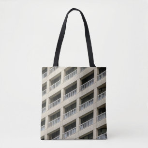 白コンクリート建物（昼間） トートバッグ
