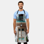 白コンクリート製の茶色の木製ドア建物 エプロン (着用した状態)