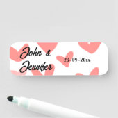 白シンプルミニマル文字スタイル結婚赤いハート 名札 (インサイチュ)