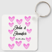 白シンプル文字ミニマルスタイル結婚ピンカハート キーホルダー (裏面)
