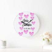 白シンプル文字ミニマルスタイル結婚ピンカハート ラージ壁時計 (ホーム)