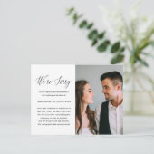 白シンプル黒写真の結婚延期 案内ポストカード (スタンド正面)