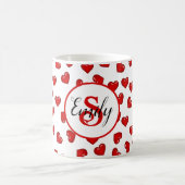 白スタイリッシュの赤いハートパターモノグラムのン コーヒーマグカップ (中央)