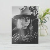白スタイリッシュ文字の写真卒業 案内状 (スタンド正面)