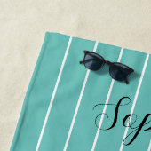 白ストライプティール（緑がかった色）と黒のスクリプト名 ビーチタオル (インサイチュ)