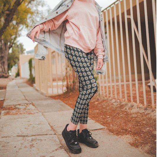 白ダリア花の模様（黒） レギンス