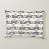 白デイジーオングレーと白ストライプ色 アクセントクッション (裏面)