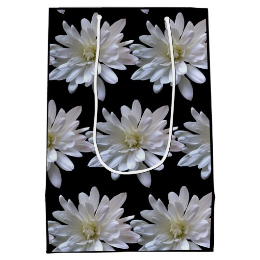 白デイジー模様の白い花 ミディアムペーパーバッグ (裏面)