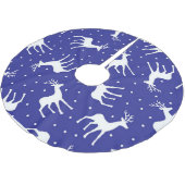 白トナカイのクリスマス ブラッシュドポリエステルツリースカート (アングル)