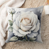 白バラとバラの芽、シルバー離れ クッション (ブランケット)