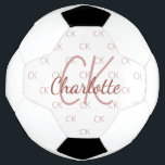 白バラ金ゴールドイニシャル名 サッカーボール<br><div class="desc">白スタイリッシュの背景とバラ金ゴールド色の文字。モノグラムのユーザー設定とイニシャル名の追加モノグラムイニシャルを背景パターンとして使用します。</div>
