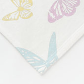 白パステルエレガントバタフライパターンの子供の名前 フリースブランケット (角)
